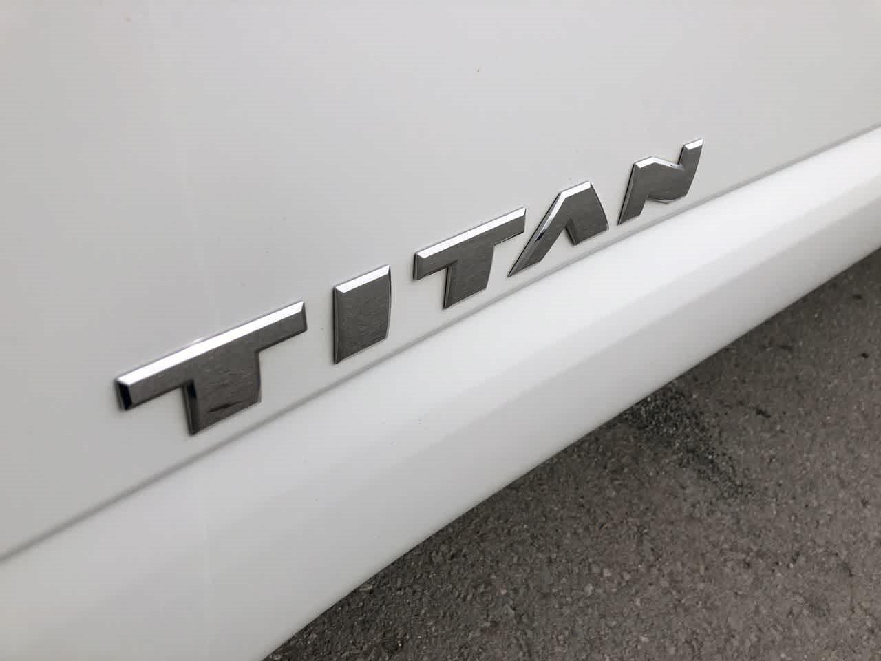 2022 Nissan Titan SV 4x4 Crew Cab